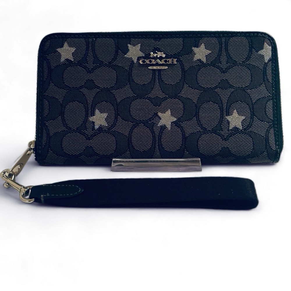 Coach Dempsey Large Phone Wallet In Sig Jacquard With Star Embroidery. NWOT